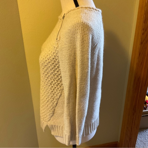 Ann Taylor Loft Women’s Sweater, Sz S - Picture 3 of 5